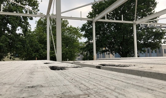 verdiepingsvloer kantoor gelegd